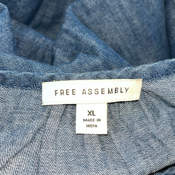 Free Assembly Women's keyhole Neck Denim Top with Puff Sleeves, Sizes XL NWOT - Picture 6 of 8